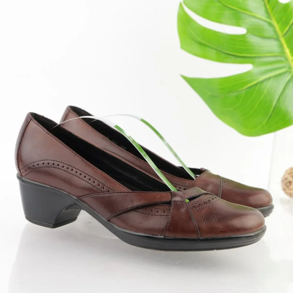 Clarks Womens Pump Size 8.5 M Brown Leather Low Block Heel Comfy Work Dress Shoe